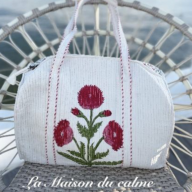 刺繍入りホワイトボストンバッグ